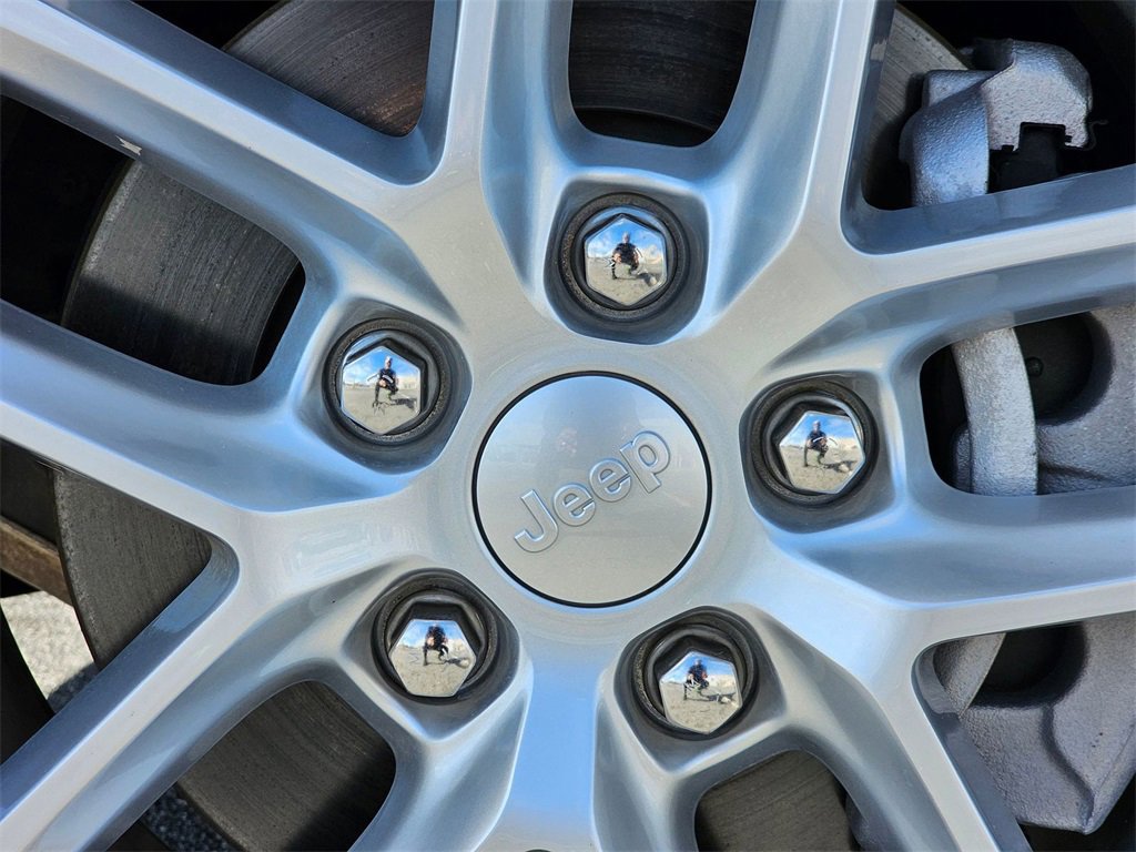 Used 2025 Jeep Grand Cherokee Laredo X w/ Luxury Tech Group I image 10