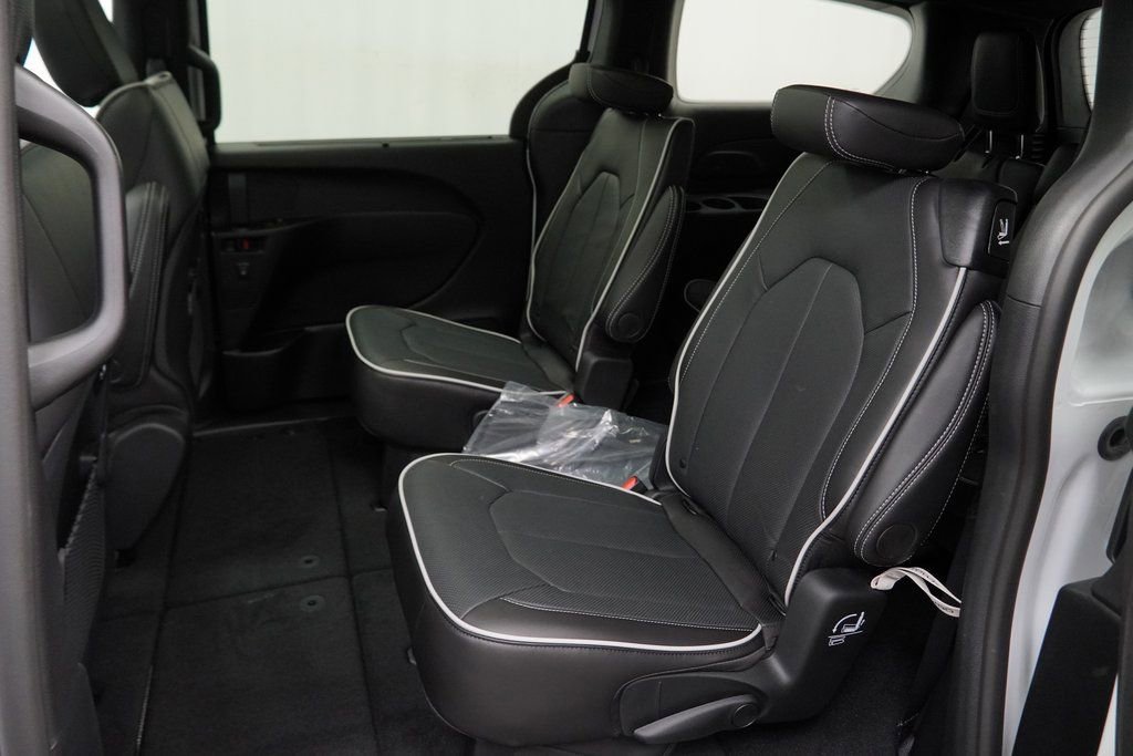 New 2026 Chrysler Pacifica Limited w/ S Appearance Package image 17