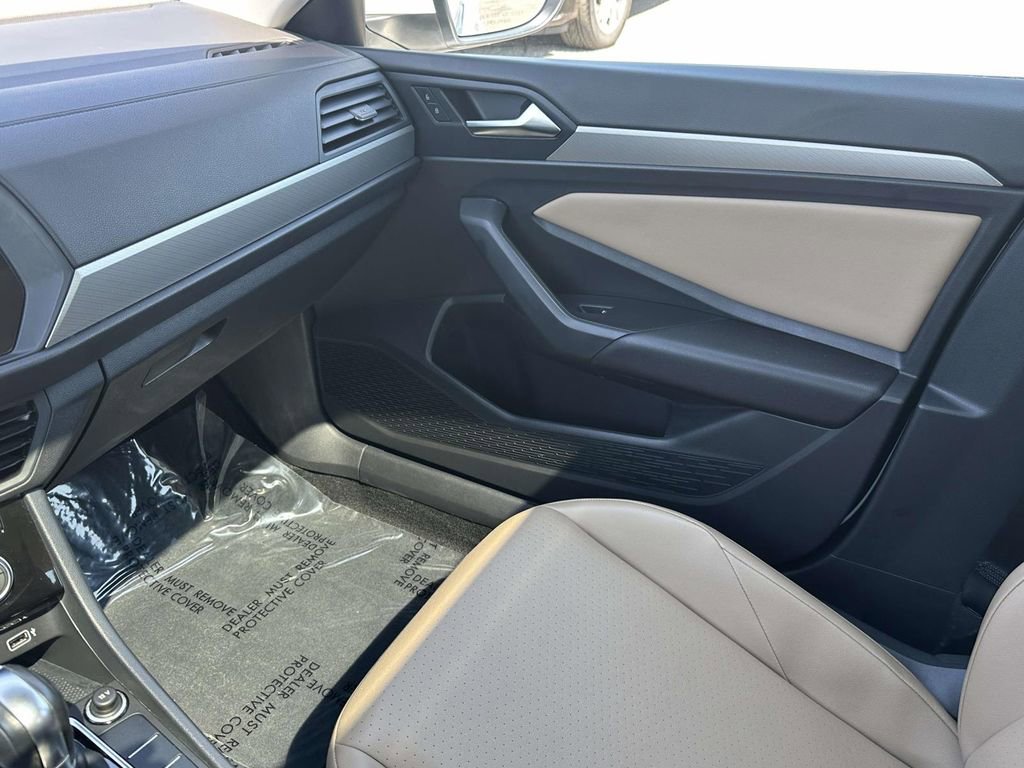 Used 2019 Volkswagen Jetta SE w/ Cold Weather Package image 32