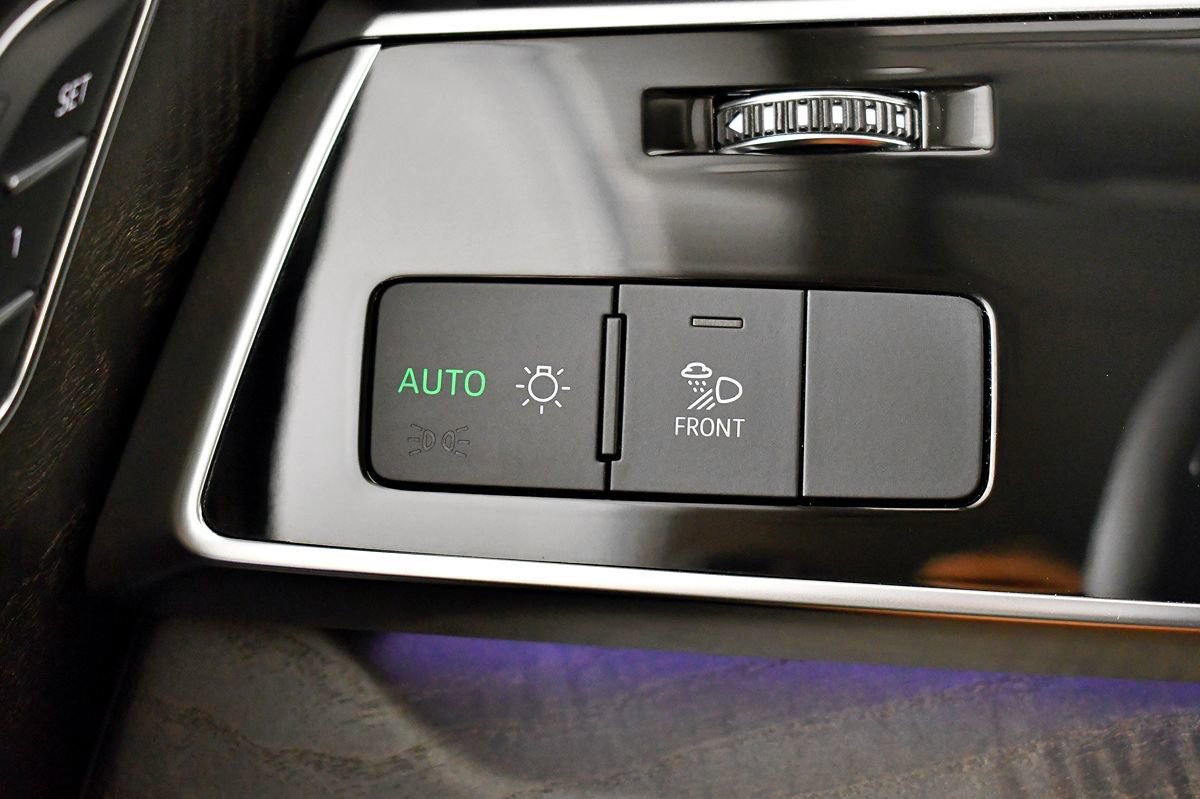 Used 2019 Audi Q8 Premium w/ Convenience Package image 40