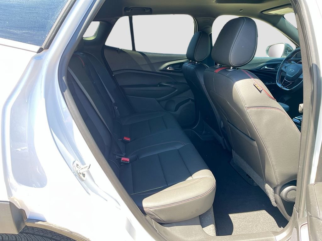 Used 2025 Chevrolet Trax RS w/ Sunroof Package image 27