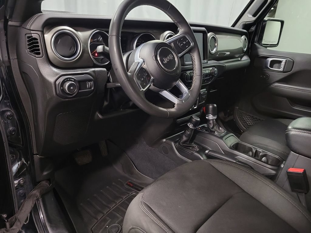Used 2023 Jeep Wrangler Unlimited Sahara AWD/4WD image 16