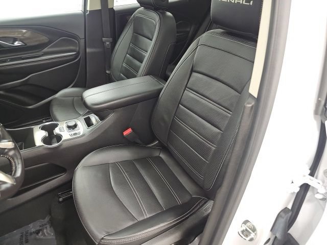 Used 2022 GMC Terrain Denali w/ Denali Premium Package AWD/4WD image 16