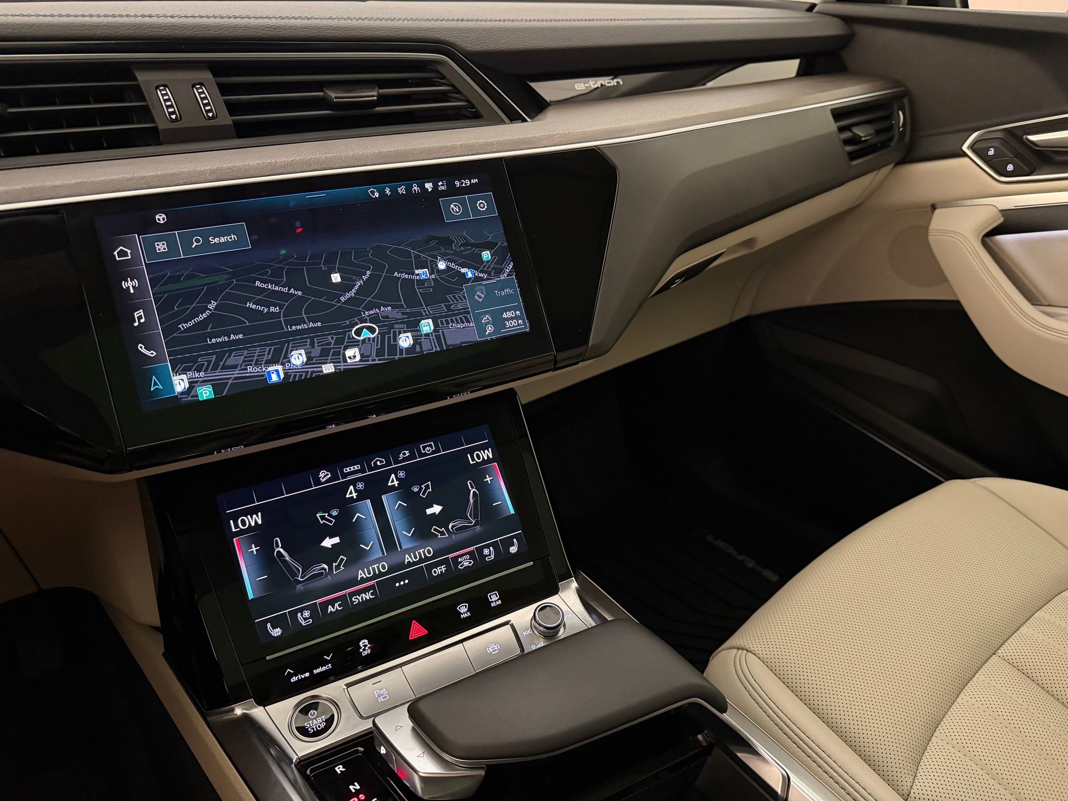 Used 2024 Audi Q8 e-tron Premium Plus w/ Premium Plus Package image 21