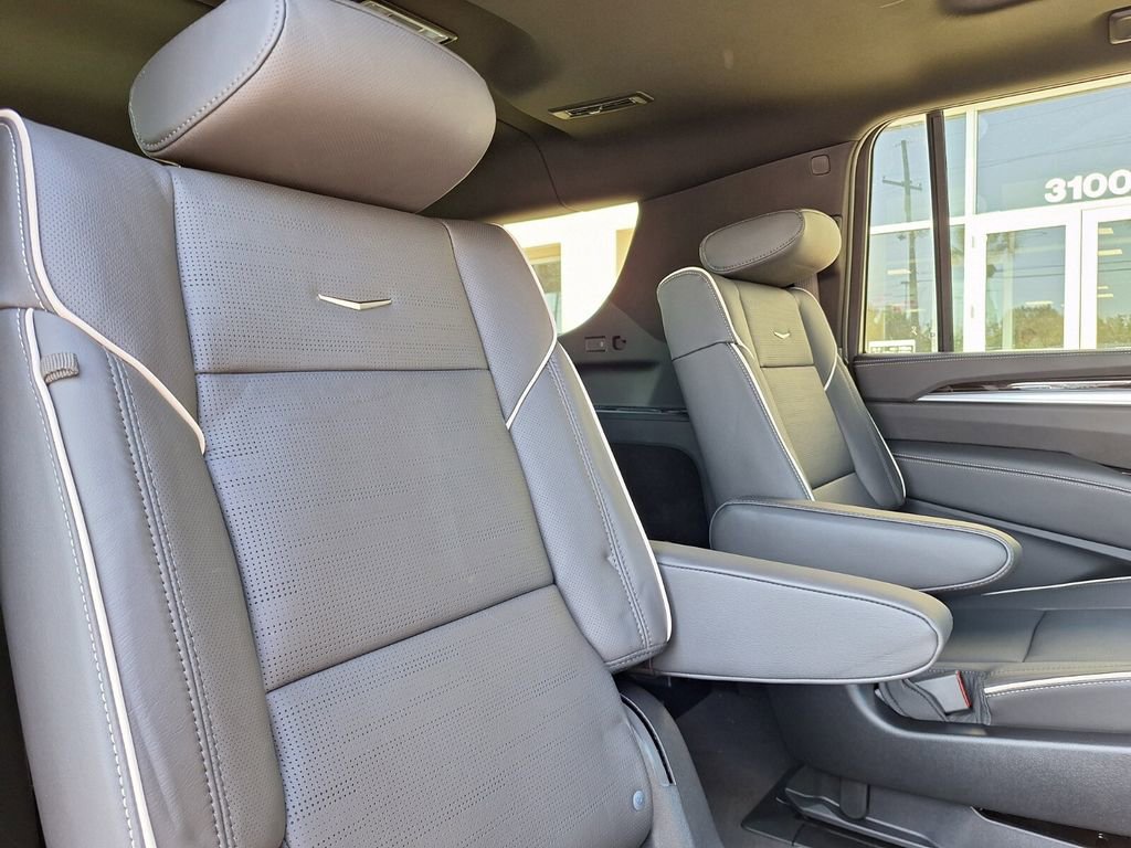 New 2026 Cadillac Escalade ESV Luxury w/ LPO, Radiant Package image 30