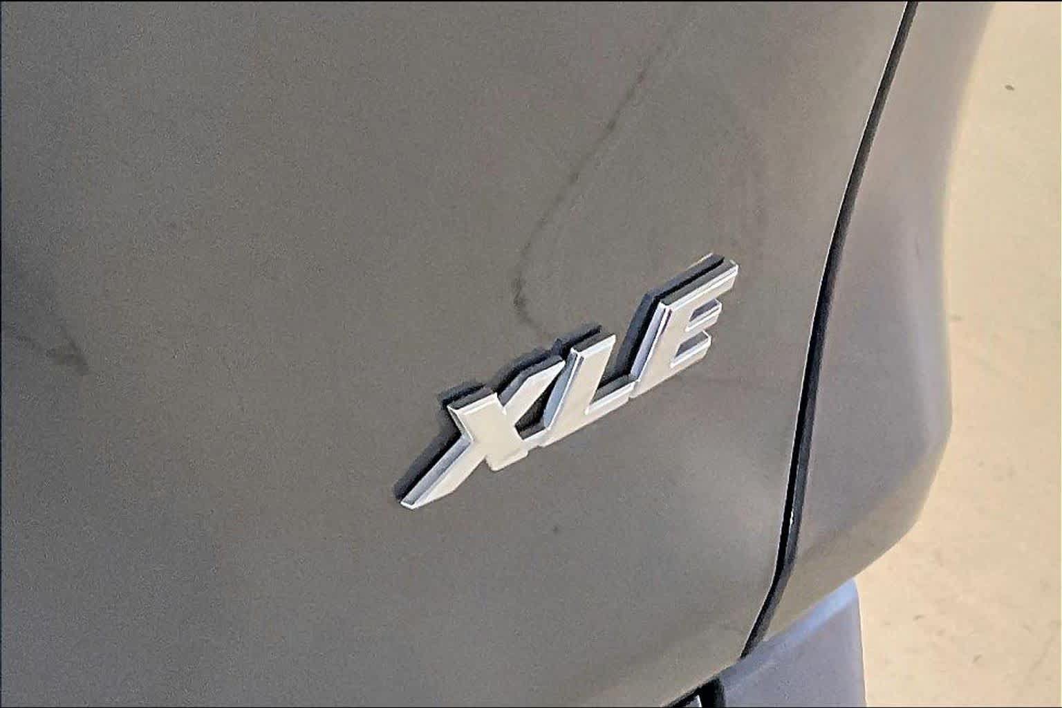 Used 2023 Toyota RAV4 XLE Premium FWD image 9