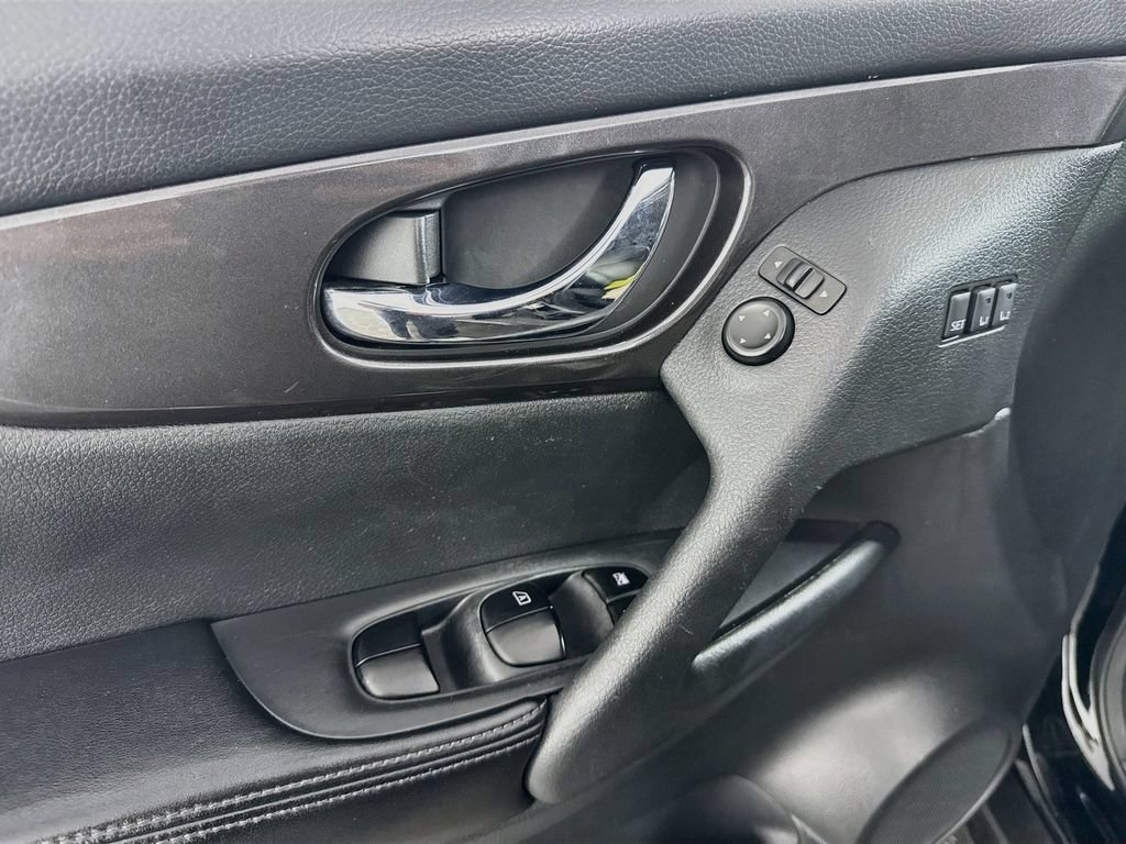 Used 2020 Nissan Rogue SV w/ Premium Package AWD/4WD image 23