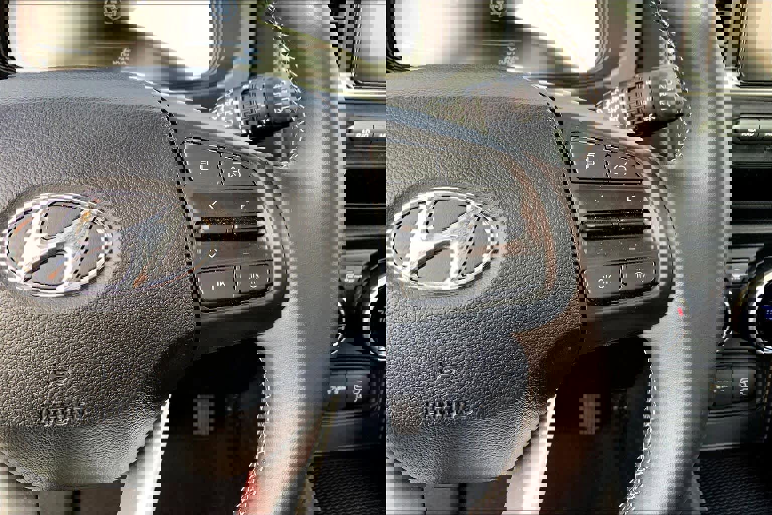 Used 2025 Hyundai Venue SEL image 24