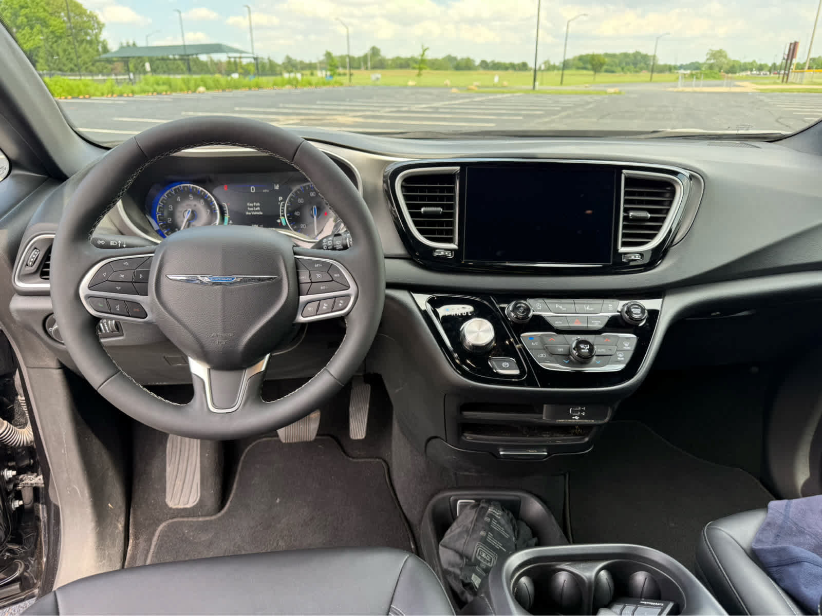Used 2026 Chrysler Pacifica Select FWD image 13