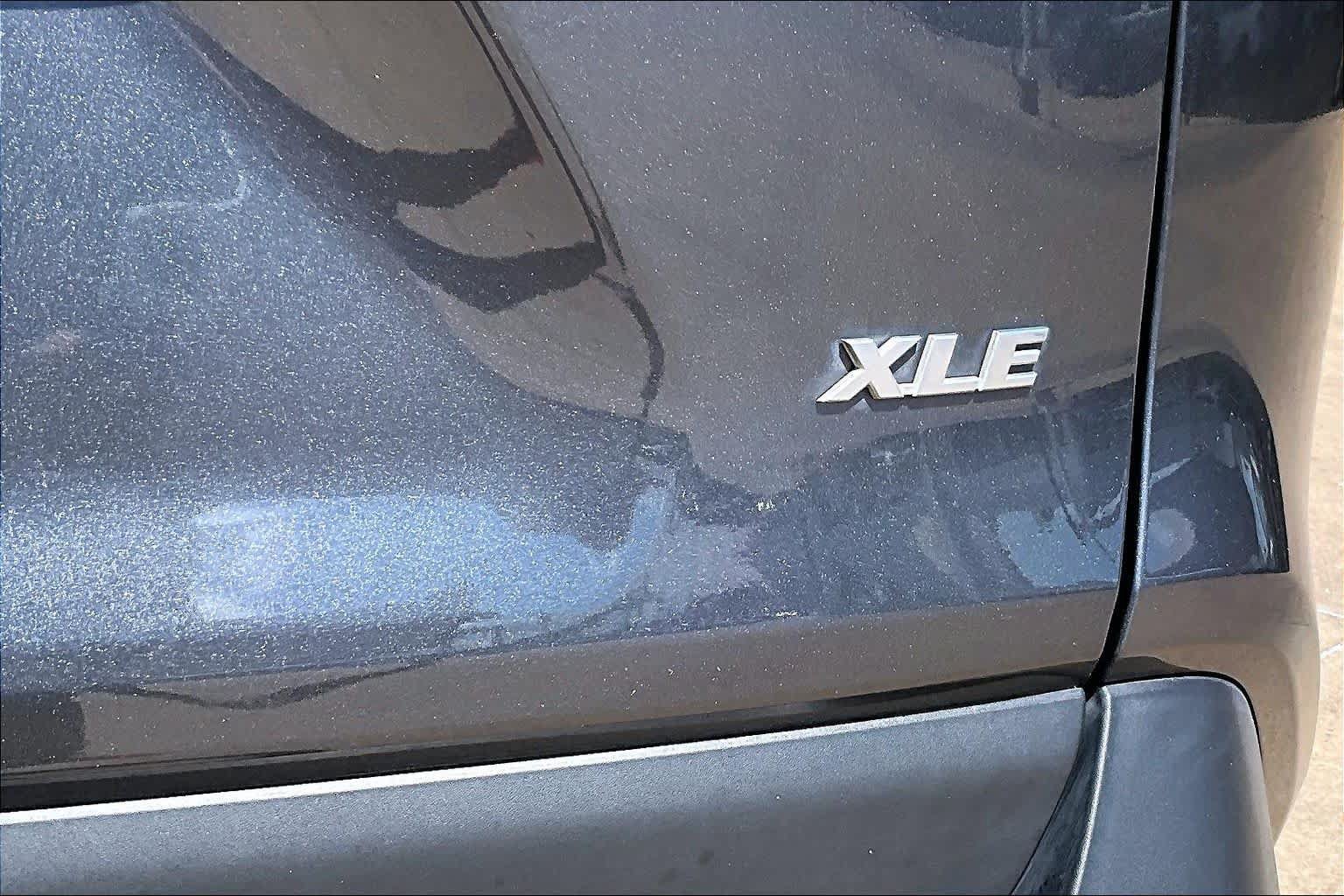 Used 2020 Toyota RAV4 XLE Premium FWD image 30
