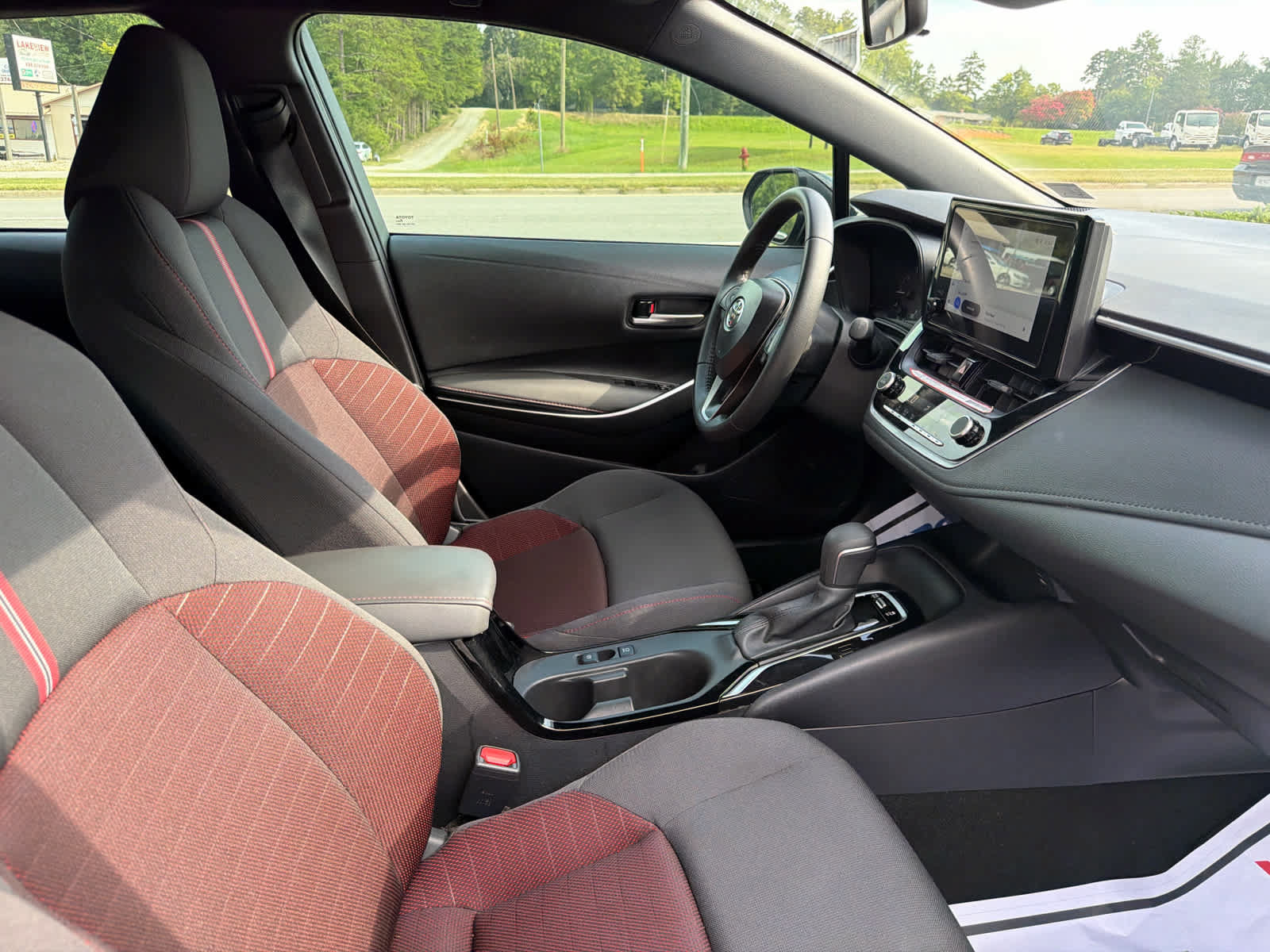 Used 2025 Toyota Corolla SE FWD image 9