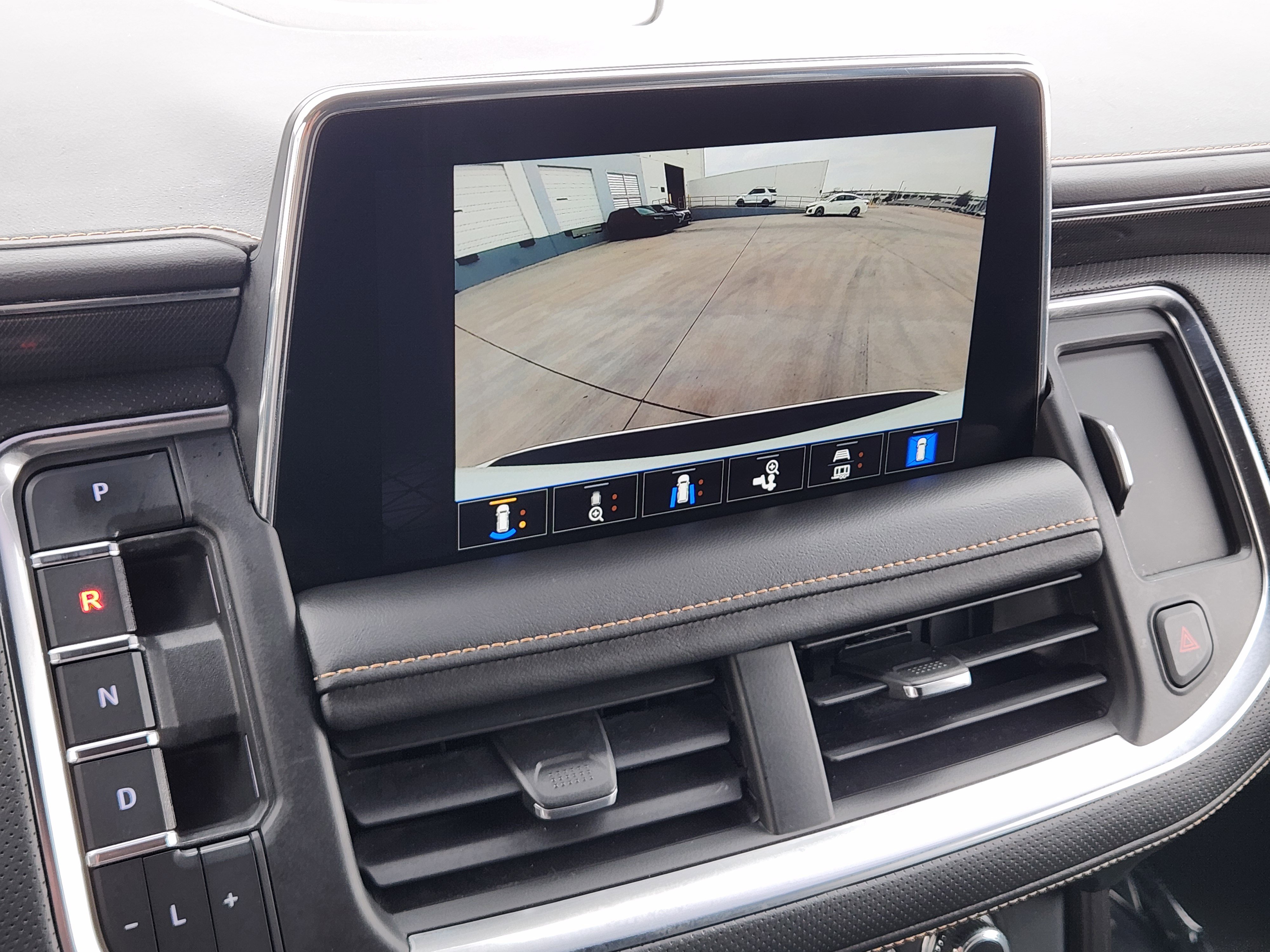 Used 2022 GMC Yukon AT4 w/ AT4 Premium Package image 17