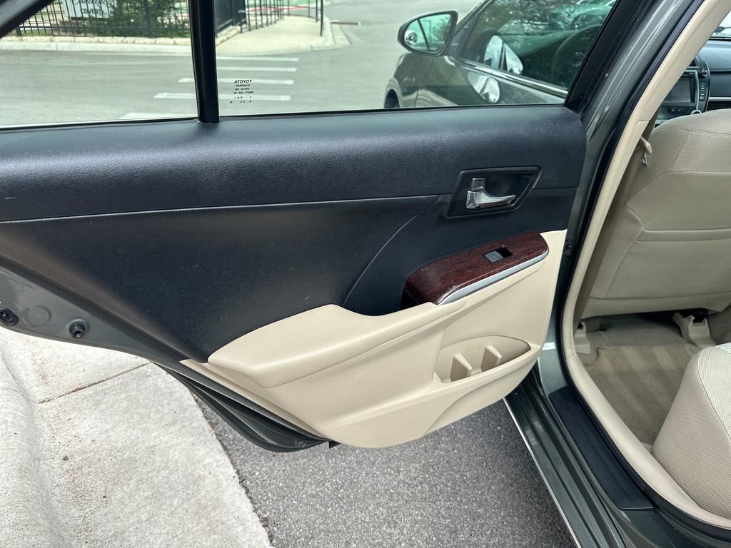 Used 2014 Toyota Camry XLE w/ Convenience Package FWD image 18