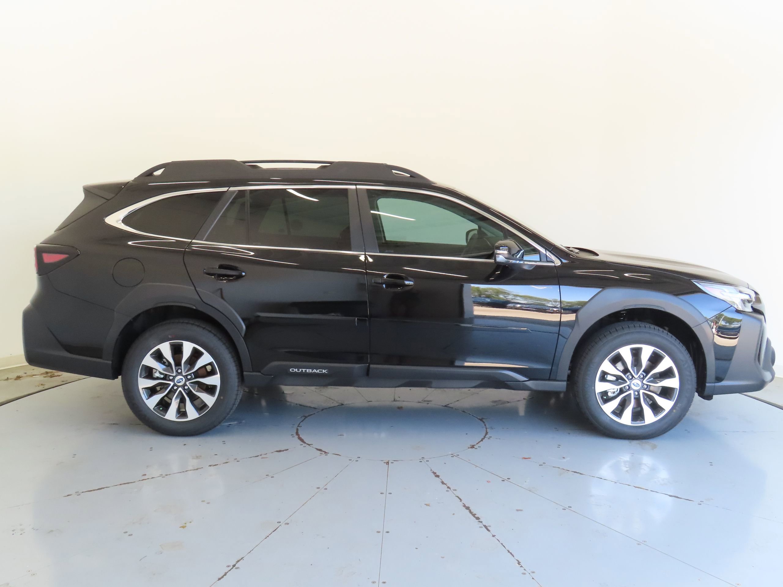 New 2025 Subaru Outback Limited image 2