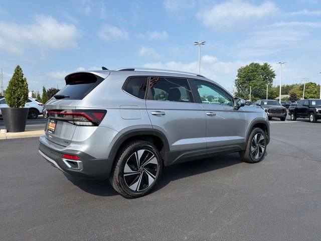 Used 2025 Volkswagen Taos SE AWD/4WD image 7