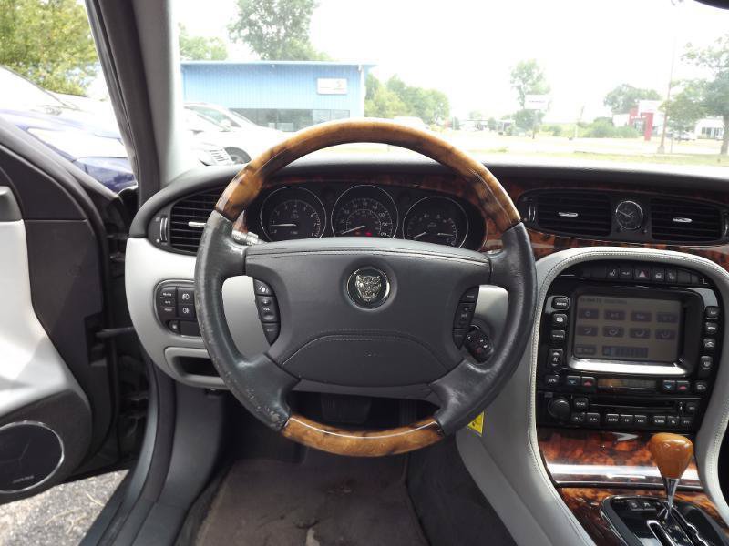 Used 2004 Jaguar XJ8 RWD image 14