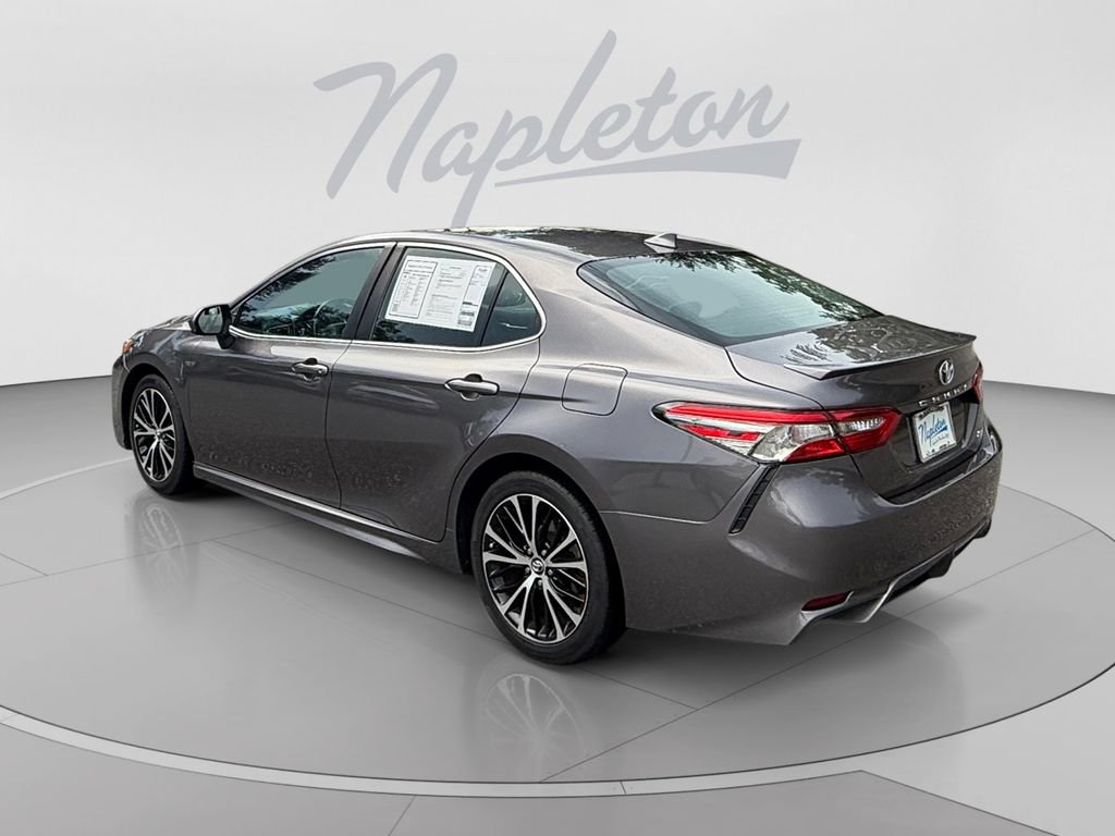 Used 2019 Toyota Camry SE FWD image 3