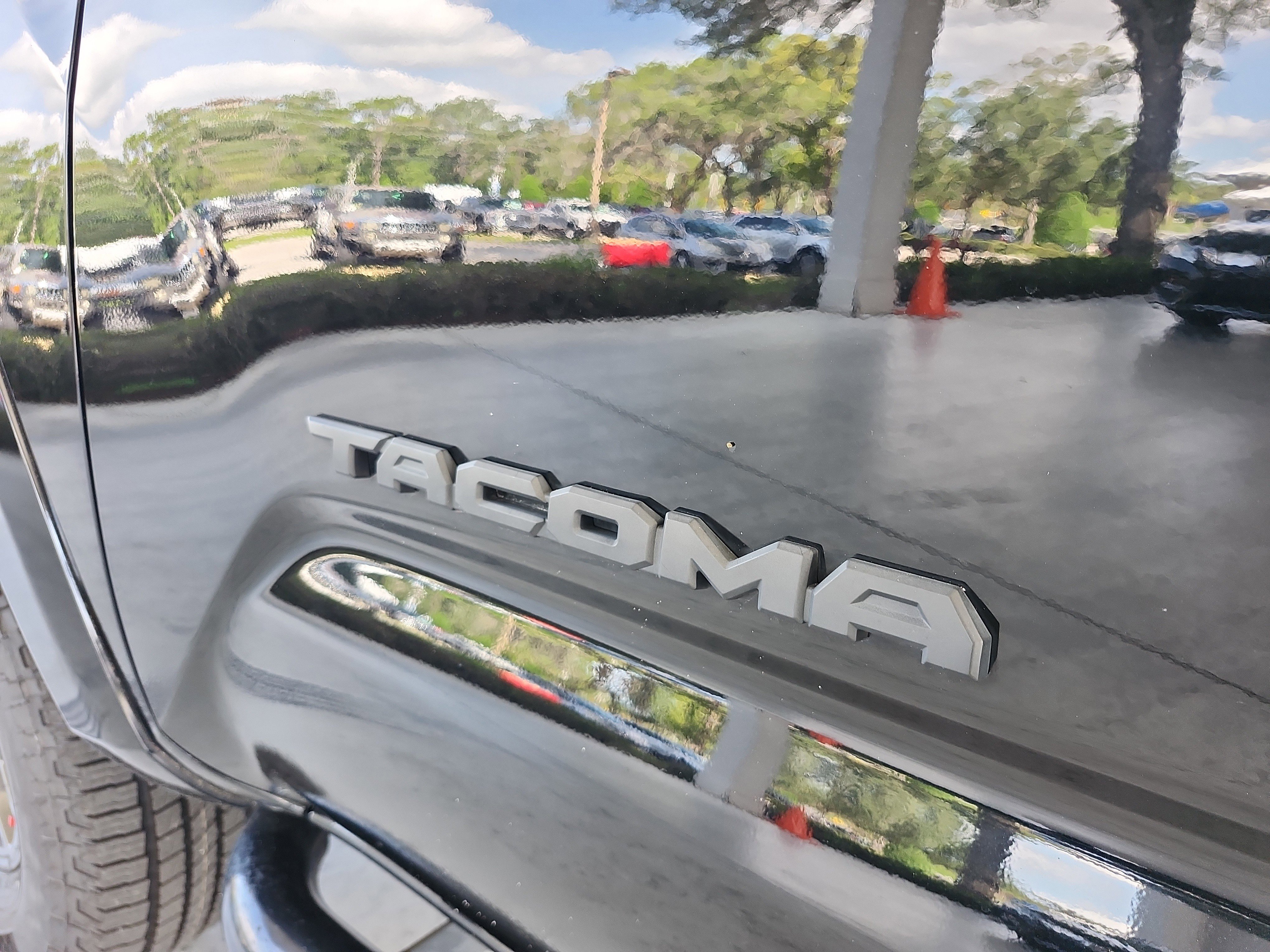 Used 2018 Toyota Tacoma SR5 RWD image 28