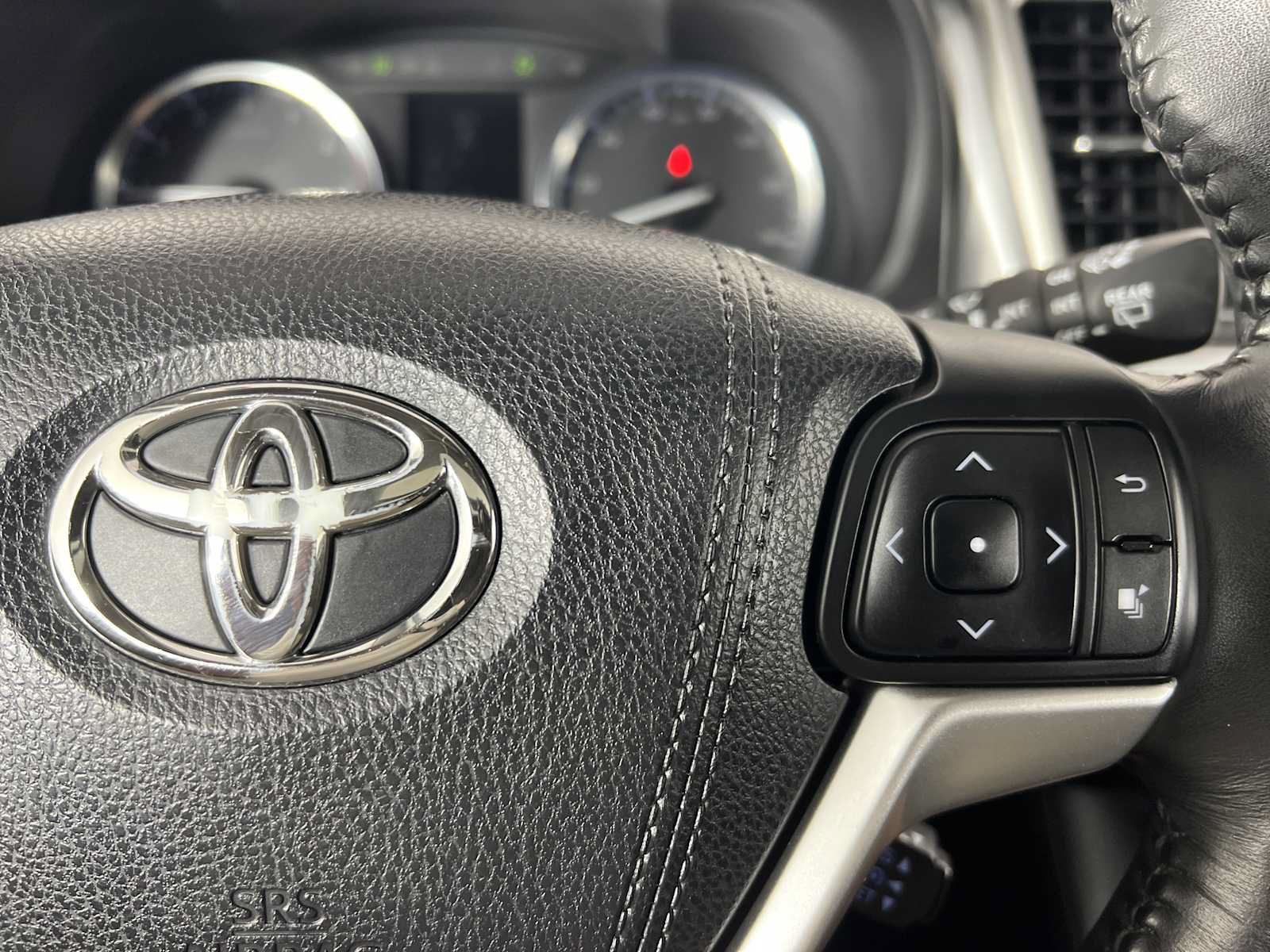 Used 2015 Toyota Highlander XLE FWD image 33