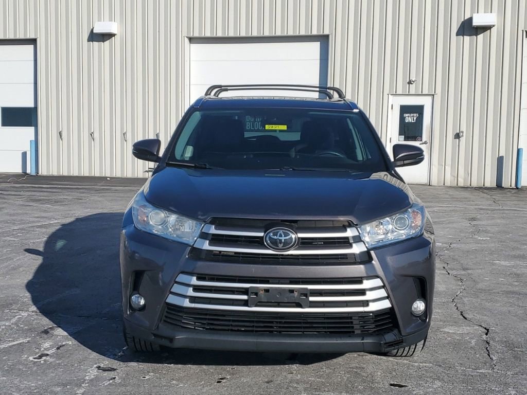 Used 2019 Toyota Highlander XLE image 2