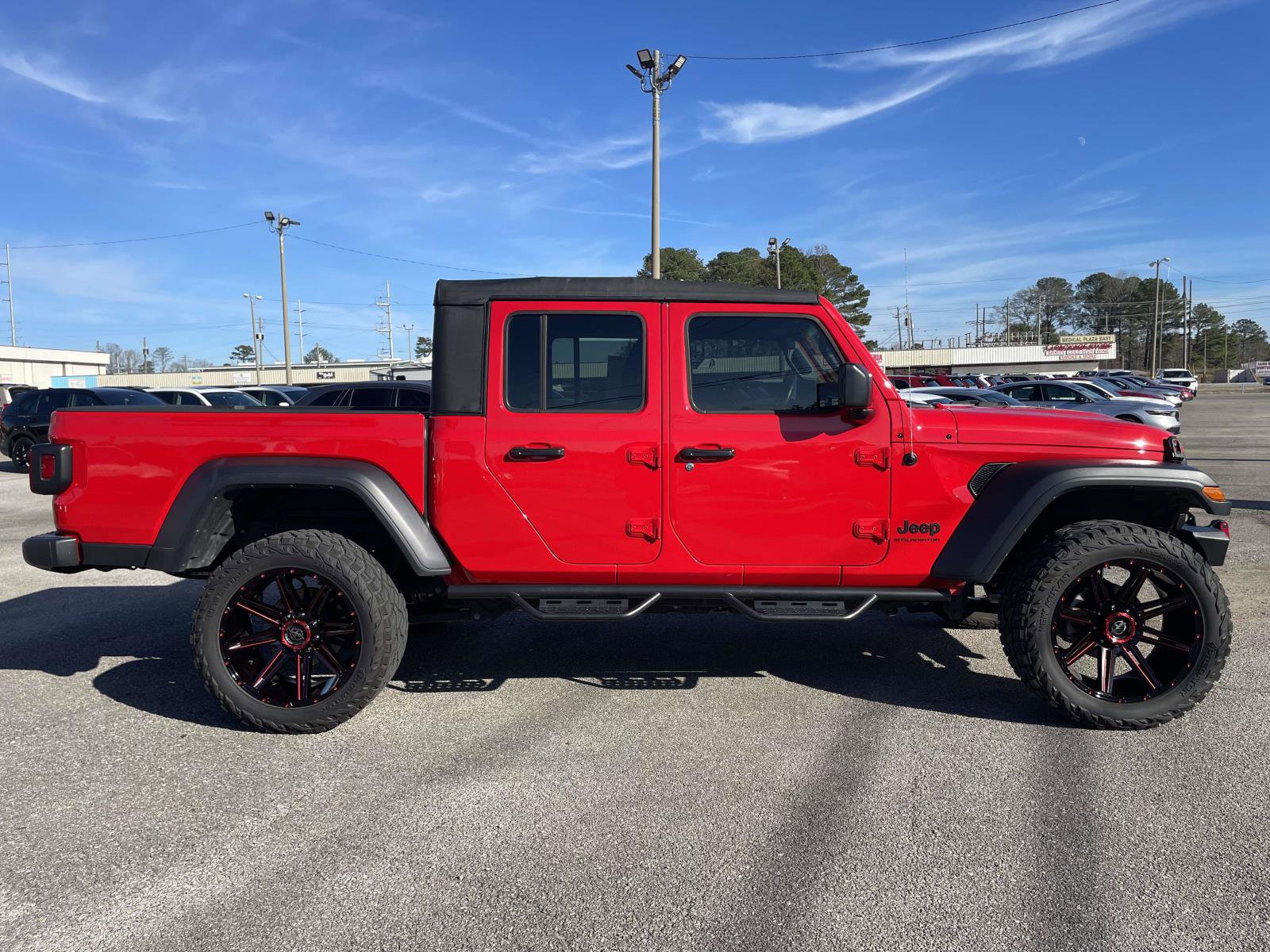Used 2023 Jeep Gladiator Sport image 2