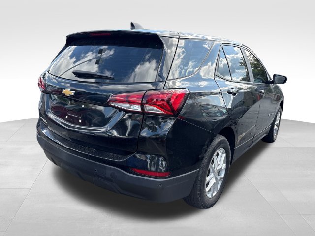 Used 2023 Chevrolet Equinox LS w/ Driver Confidence II Package FWD image 3