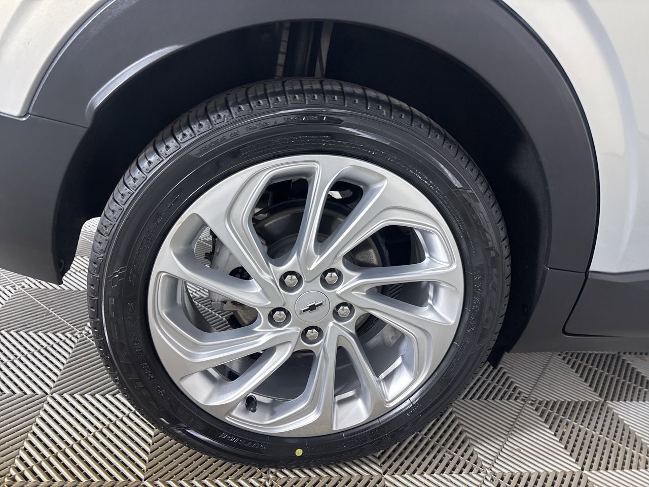 Used 2022 Chevrolet Bolt EUV LT w/ Comfort Package image 28