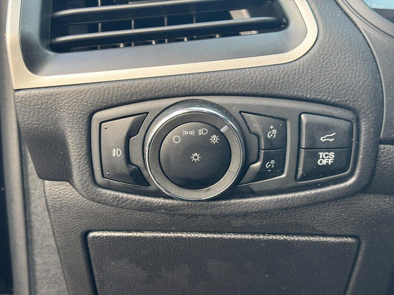 Used 2024 Ford Edge SEL w/ Convenience Package image 17