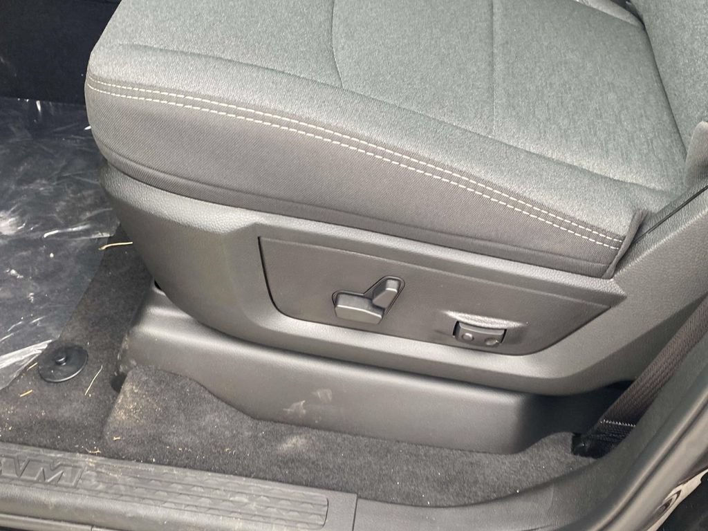 New 2026 RAM 3500 Big Horn AWD/4WD image 45
