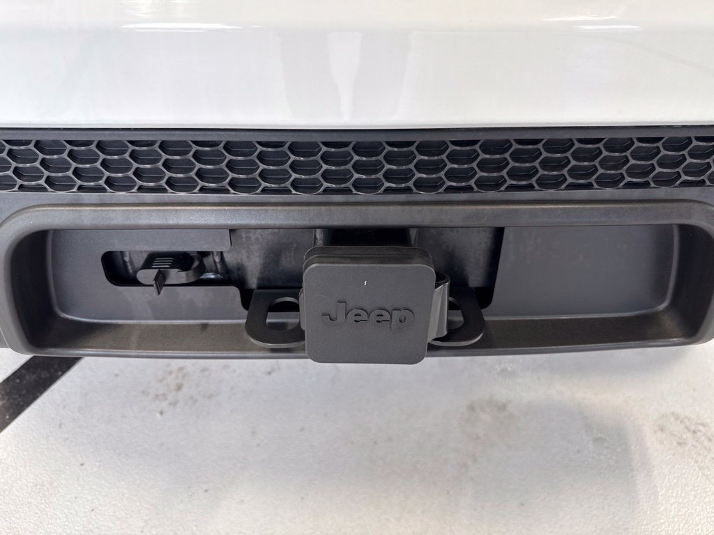 Used 2024 Jeep Compass Trailhawk w/ Trailhawk Elite Group AWD/4WD image 14