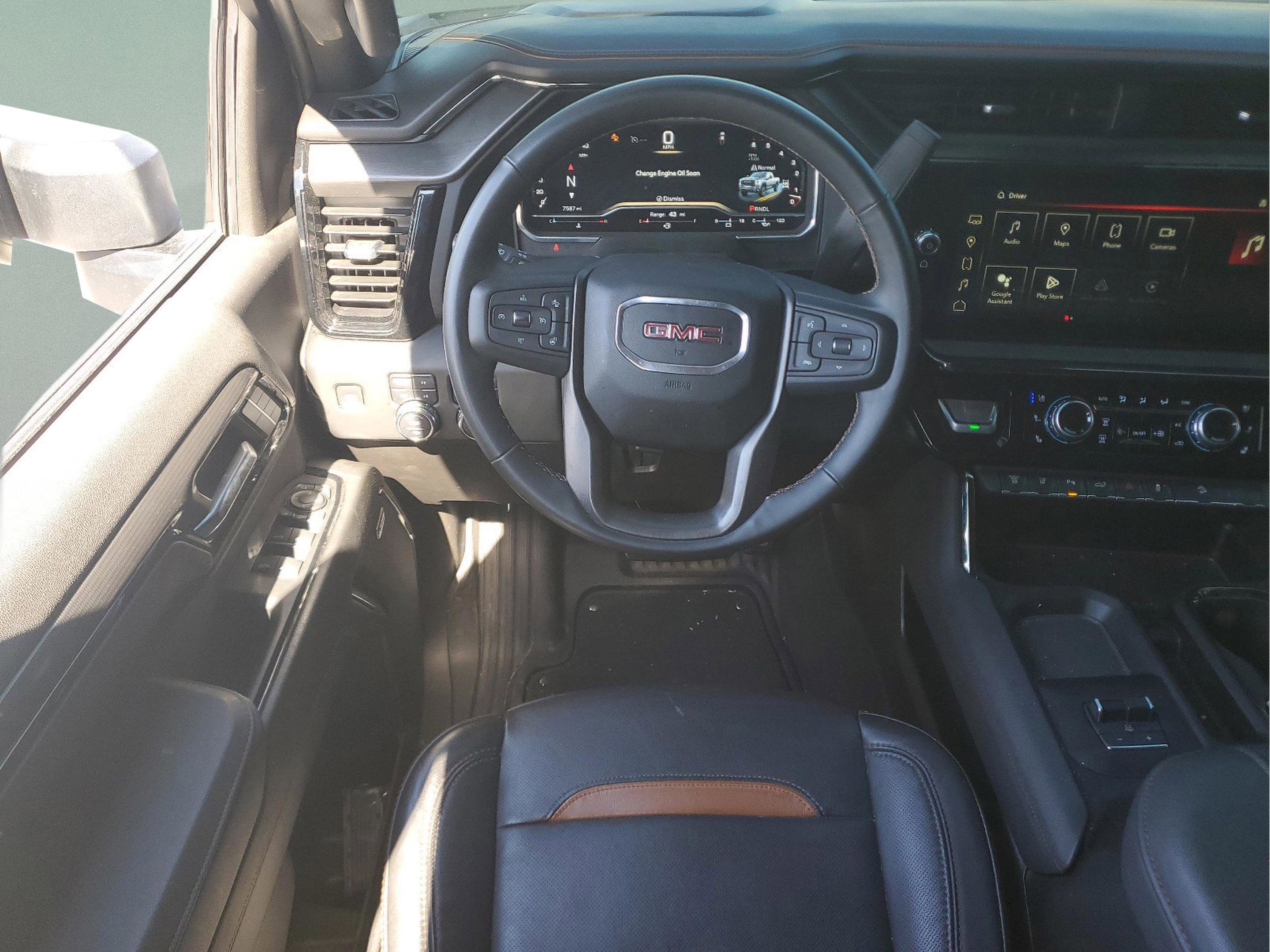 Used 2024 GMC Sierra 2500 AT4 w/ AT4 Premium Plus Package image 9