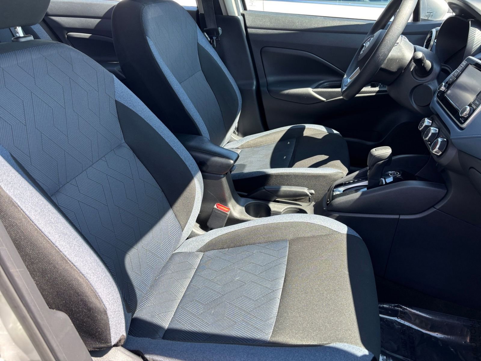 Used 2025 Nissan Versa SV FWD image 34