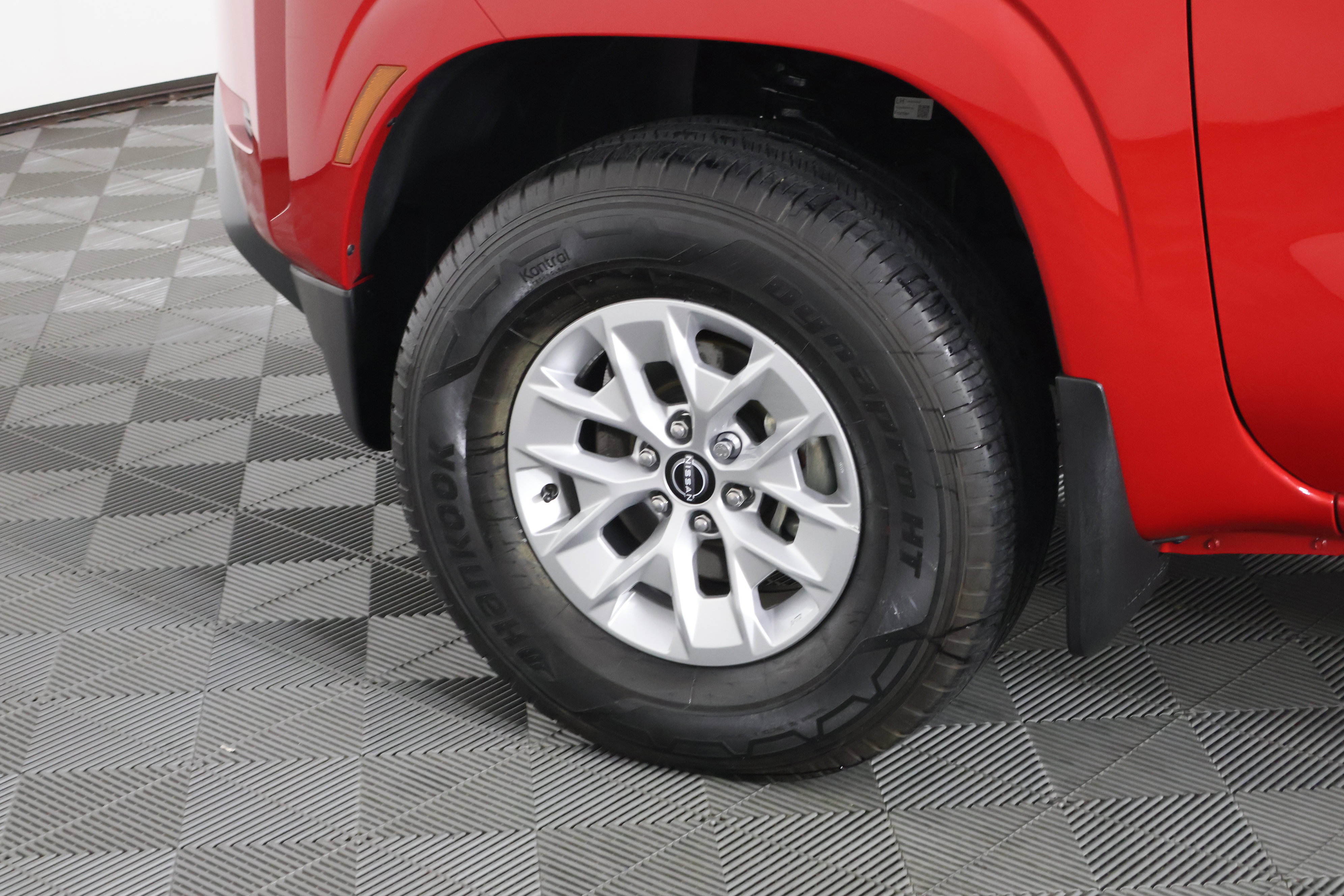 Used 2024 Nissan Frontier SV image 55