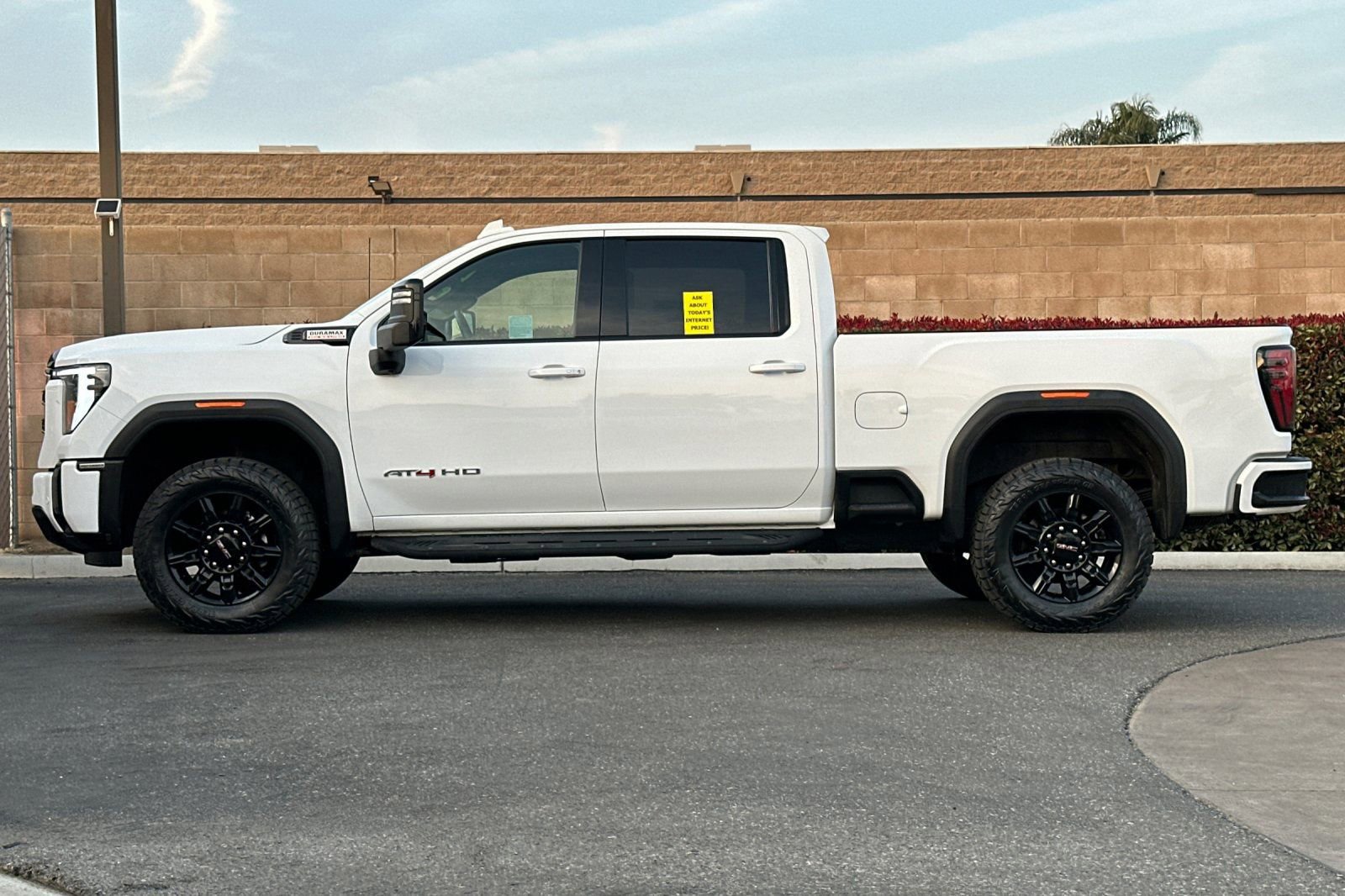 Certified 2024 GMC Sierra 2500 AT4 w/ AT4 Preferred Package image 7