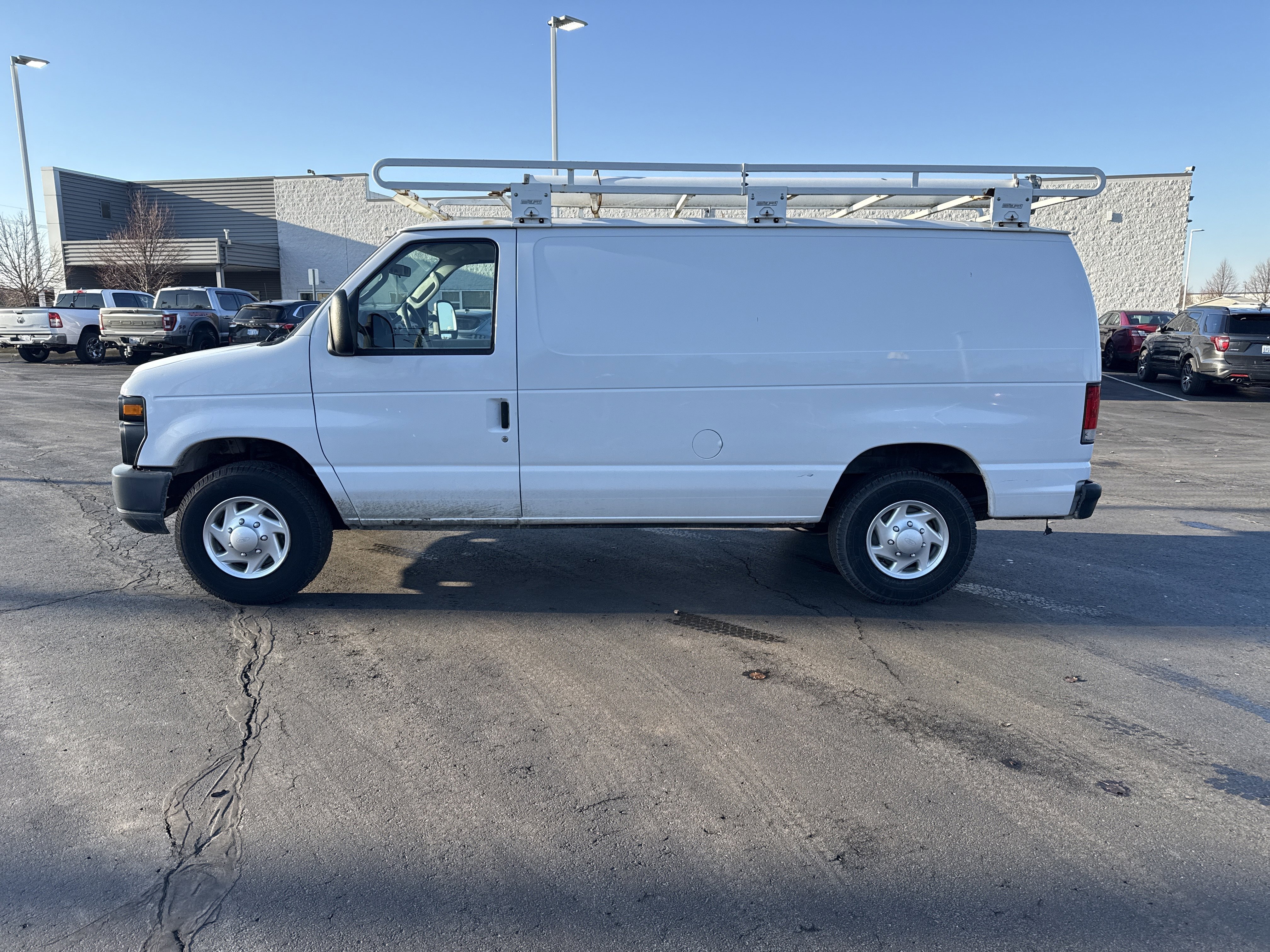 Used 2014 Ford E-250 and Econoline 250 image 3