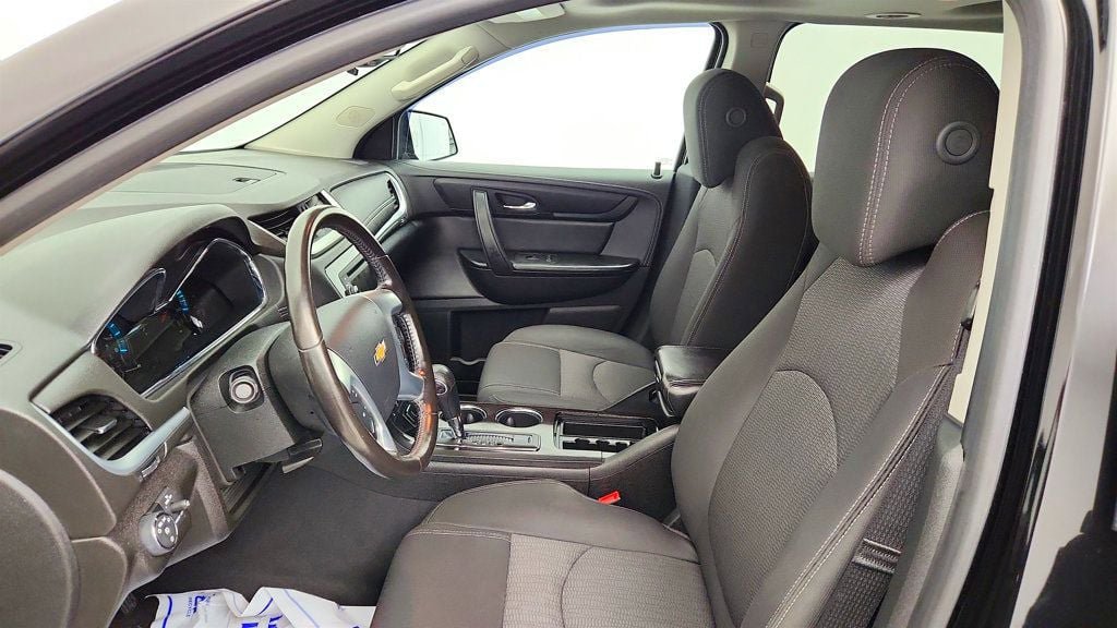 Used 2017 Chevrolet Traverse LT w/ Style and Technology Package AWD/4WD image 19