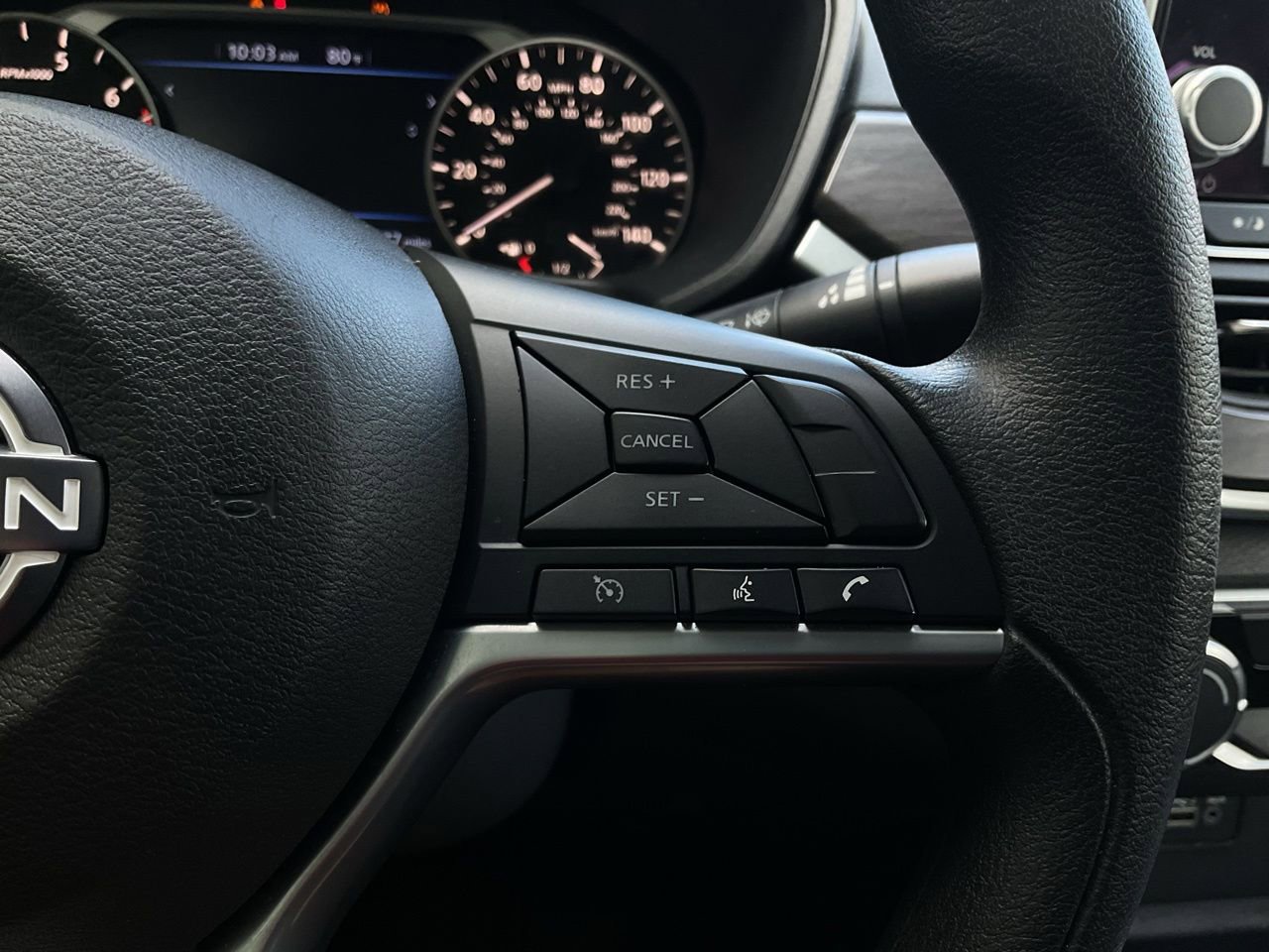 Used 2025 Nissan Altima 2.5 SV FWD image 32