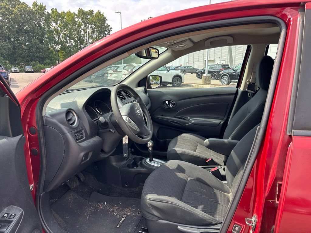 Used 2017 Nissan Versa SV w/ Fog Lights Package FWD image 5