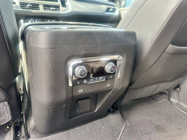 Used 2023 GMC Yukon SLT w/ SLT Luxury Package image 34