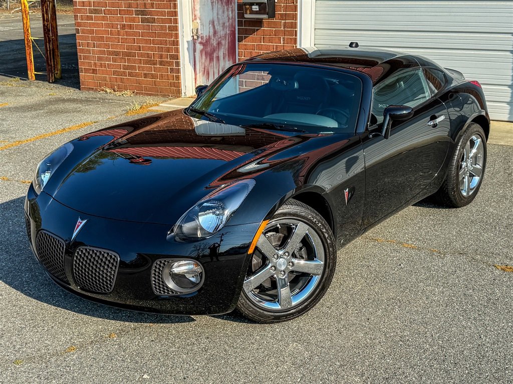 Used 2009 Pontiac Solstice GXP w/ Premium Package image 3