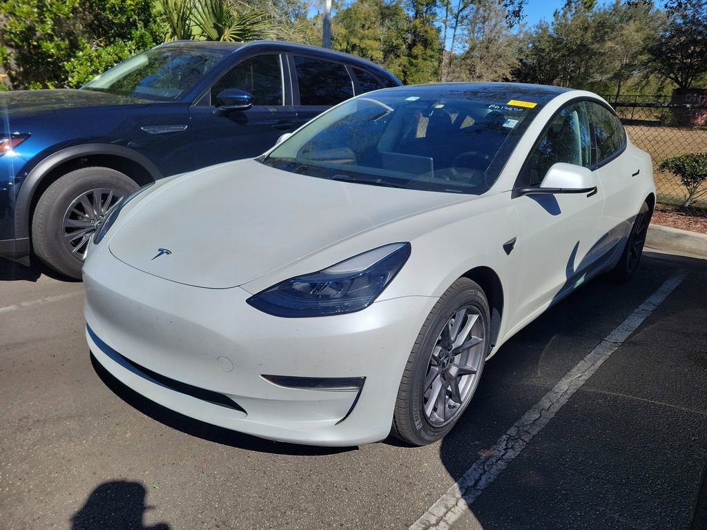 Used 2023 Tesla Model 3 Standard Range image 1