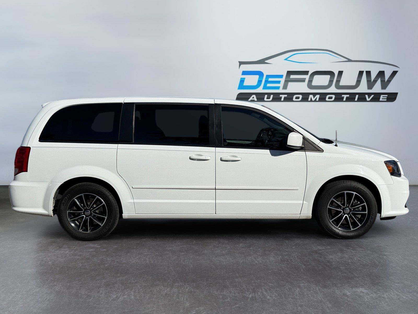 Used 2016 Dodge Grand Caravan SXT FWD image 2