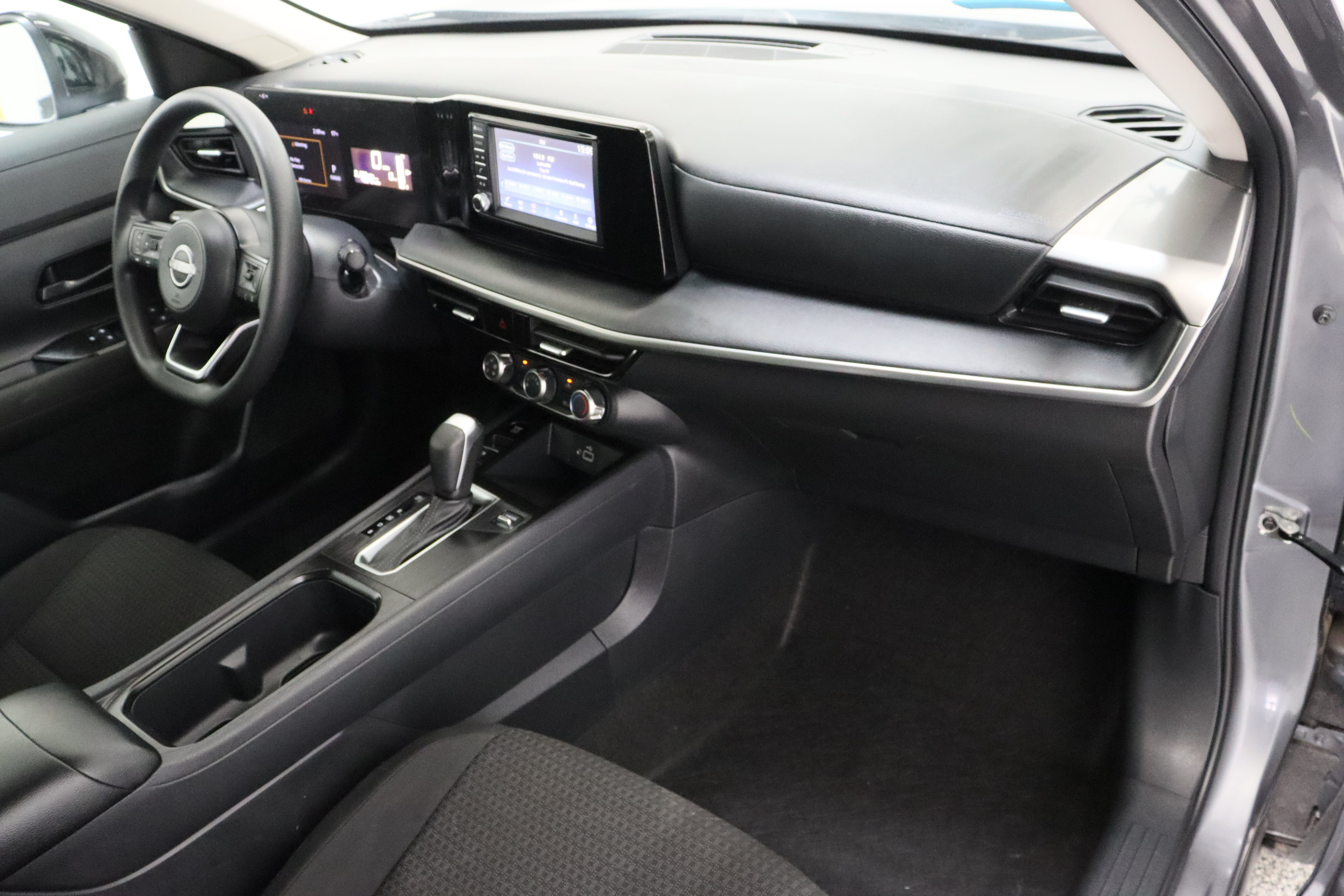 Used 2025 Nissan Kicks S FWD image 34