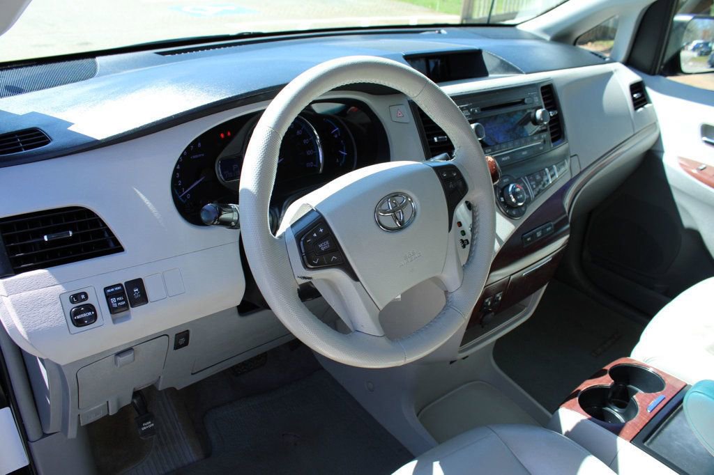 Used 2012 Toyota Sienna XLE image 13