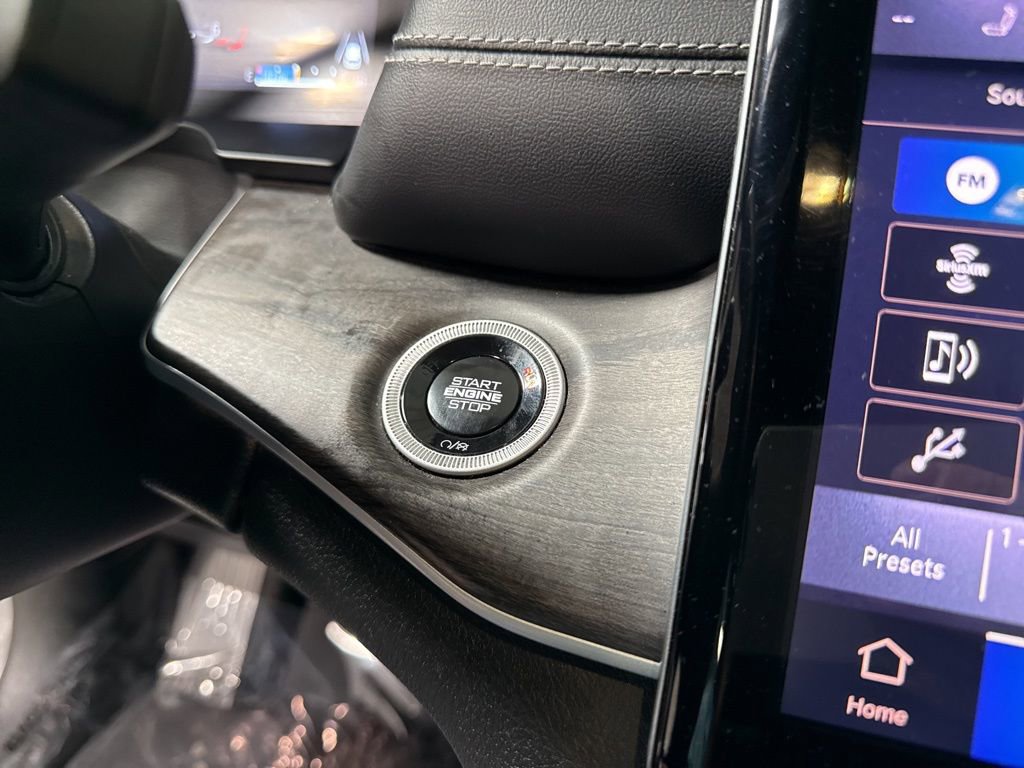 Used 2024 Jeep Grand Cherokee L Limited w/ Luxury Tech Group II image 37