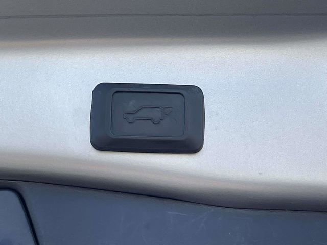 Used 2022 Toyota RAV4 Limited image 14