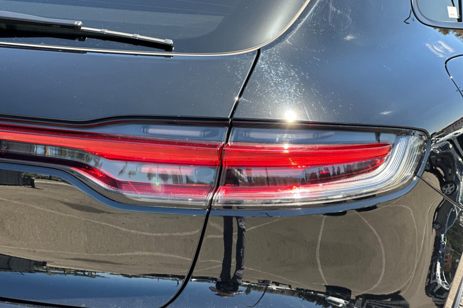 Certified 2023 Porsche Macan AWD/4WD image 28