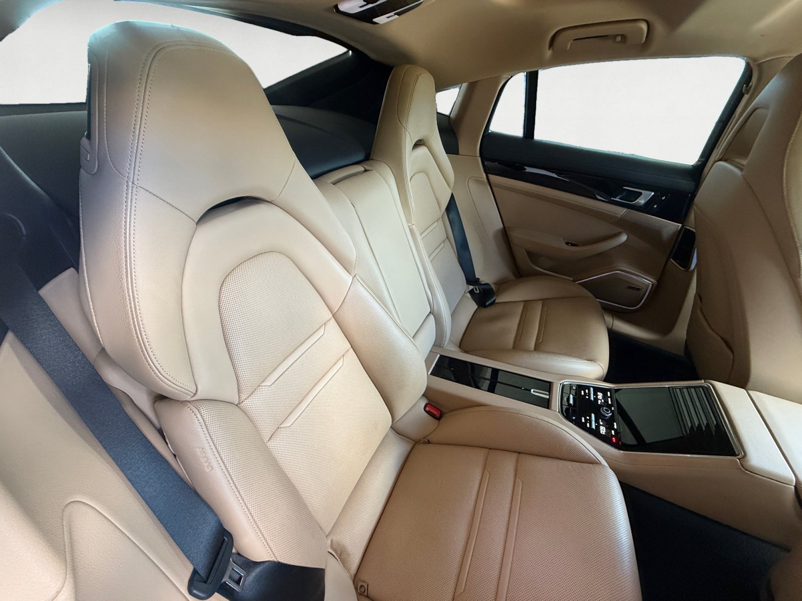 Used 2021 Porsche Panamera RWD image 18