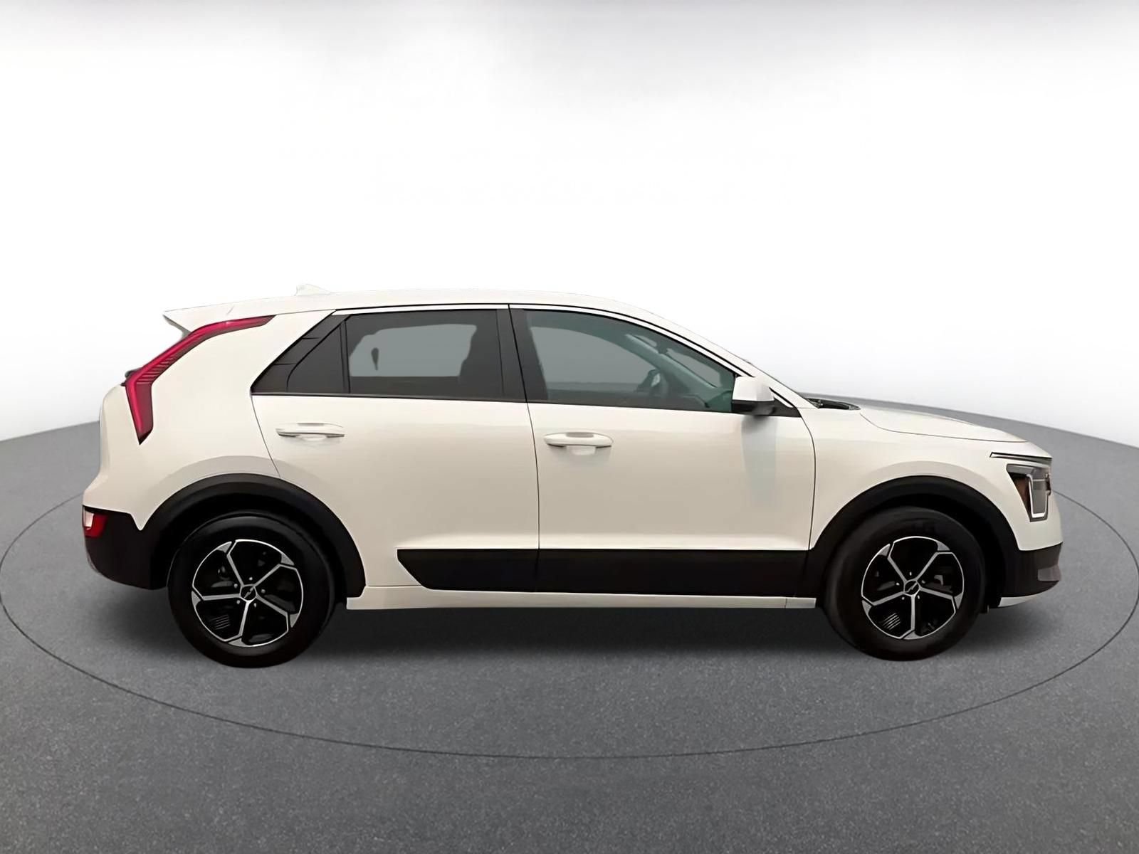 Used 2026 Kia Niro LX FWD image 16