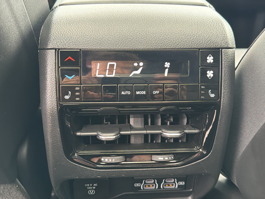 Used 2025 Jeep Grand Cherokee L Limited w/ Luxury Tech Group II AWD/4WD image 37